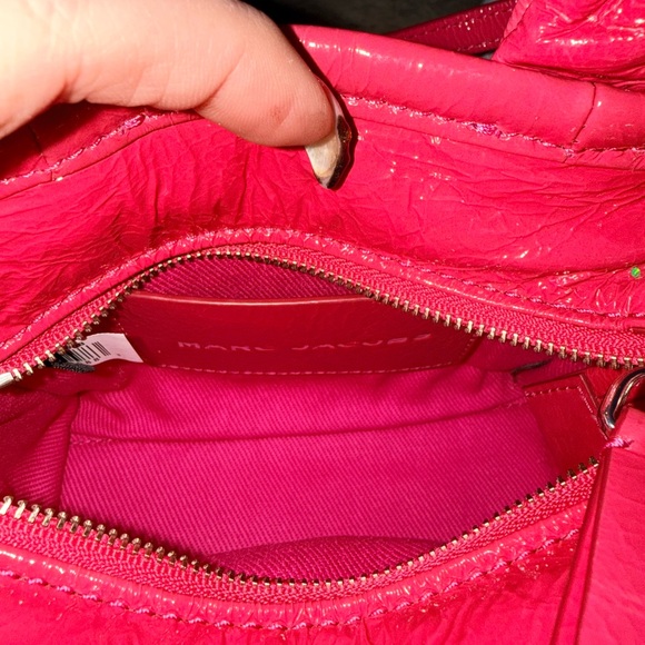 Marc Jacobs
The Shiny Crinkle Crossbody Tote bag - Picture 8 of 9